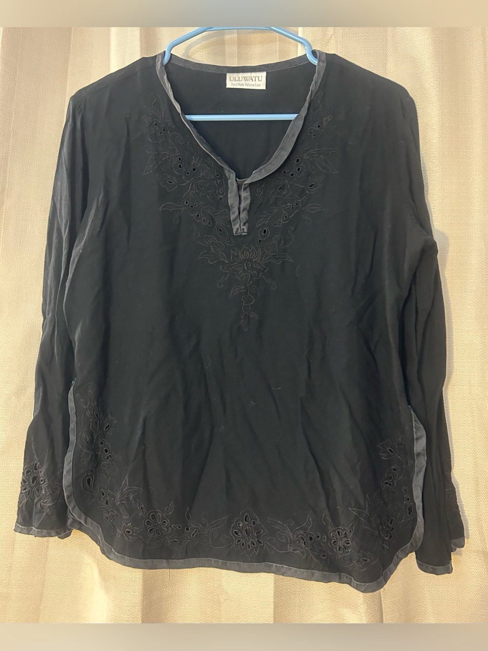 Uluwatu Black Balinese Lace Embroidered
Tunic Blouse Size L